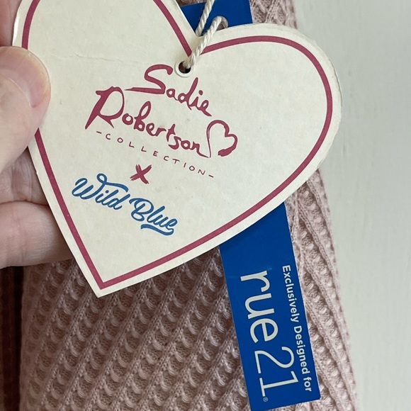 Sadie Robertson Top NWT - Picture 4 of 5